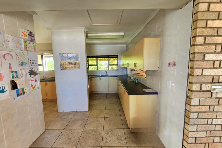 6 Bedroom Property for Sale in Wavecrest Eastern Cape